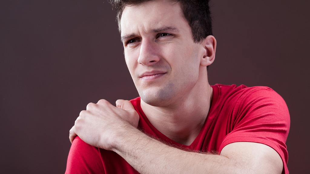 43岁大叔，家里顶梁柱，肩痛查出这个病，医生说：早来半年就好了