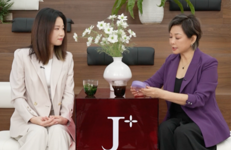 李静对话牛津博士：女性真正的“变老”，不是皱纹的事