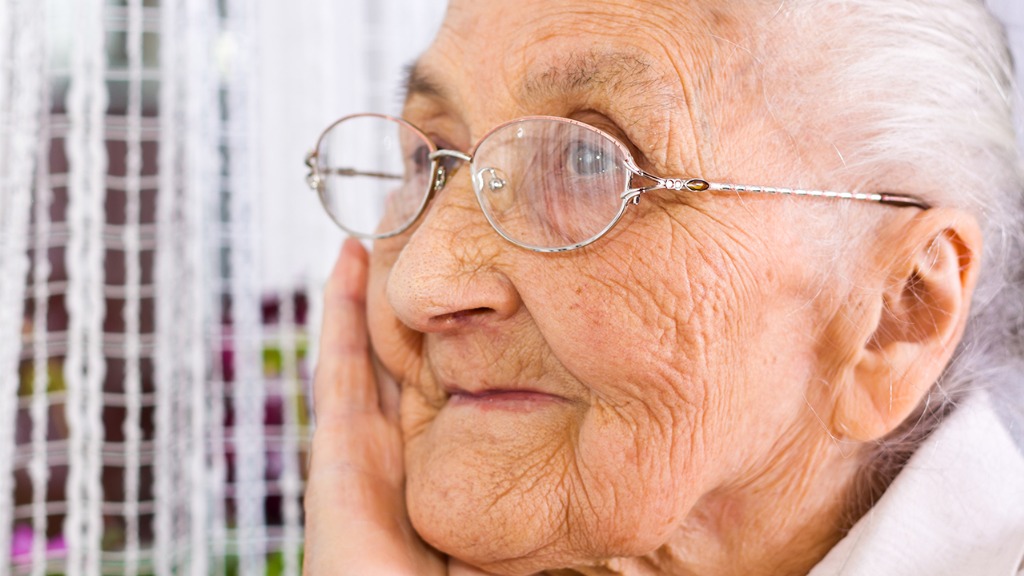 颈动脉长斑块,头部先知,提醒:常有“几个异常”,或是脑梗征兆