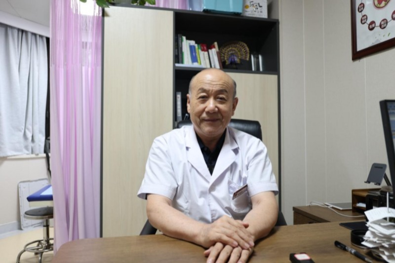 医者自医铸传奇，仁术护甲佑安康——记翟章锁的甲状腺诊疗之路