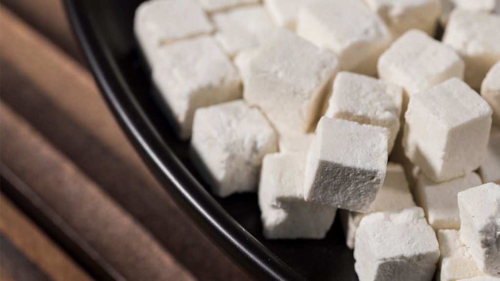 中医讲述：茯苓对我们的肺部有益处，既可利水化饮，还可健脾化痰