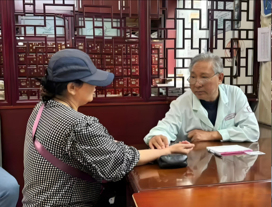 牛兵占教受坐诊石家庄军创股康中医，河北中医泰斗牛兵占简介