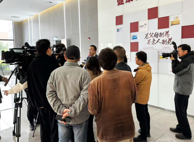 绿色智造获40余家媒体点赞，“活力中国调研行”走进扬子江龙凤堂