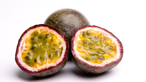 女人每天喝杯百香果泡水，坚持7天，3个好处不请自来