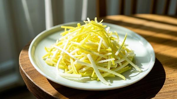 老人要少吃竹笋和韭黄？医生：4种蔬菜少吃，可惜很多人管不住嘴