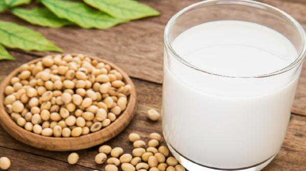 豆浆立大功!医生发现:中老年人群,豆浆每日饮用这个量更健康