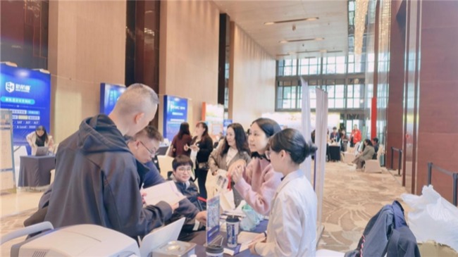 1200+组家庭受益！第六届川渝国际教育展收官，星辉眼科深度解读高考视力受限专业