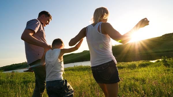 宝宝总让你抱？其实是在表达最深的安全感