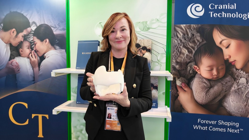 可瑞兒攜國(guó)家藥品監(jiān)督管理局核準(zhǔn)嬰兒頭型矯治方案首秀進(jìn)博會(huì) 正式在華推出旗艦產(chǎn)品DOC Band?矯治服務(wù)