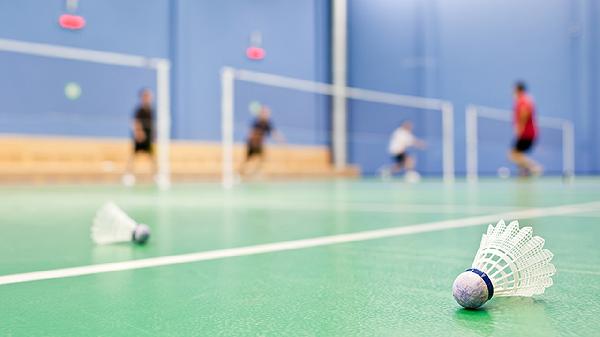 羽毛球减肥快还是跑步