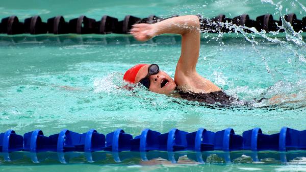 游泳还是跑步减肥效果好