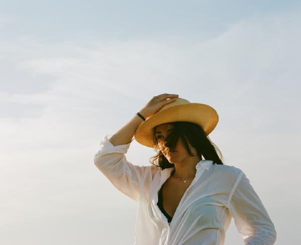 医生发现：秋季坚持戴帽子的人，用不了多久，身体或会有6大改变