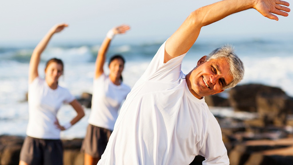 年纪越大越要控制运动？每天走路超过规定数，毁膝又伤身别不听劝