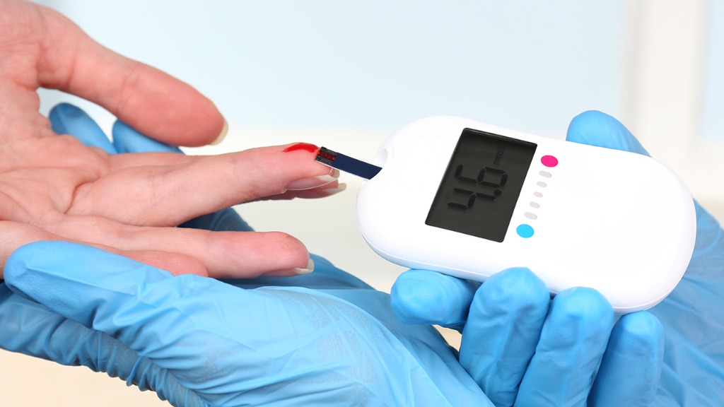 45岁男子确诊糖尿病,医生怒斥:这5种食物再吃,胰岛迟早报废