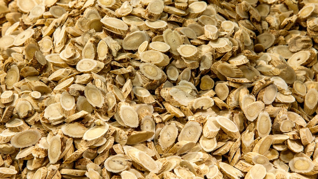 黄芪泡陈醋两天,竟藏着这样的妙用?老一辈留下的智慧,真不简单