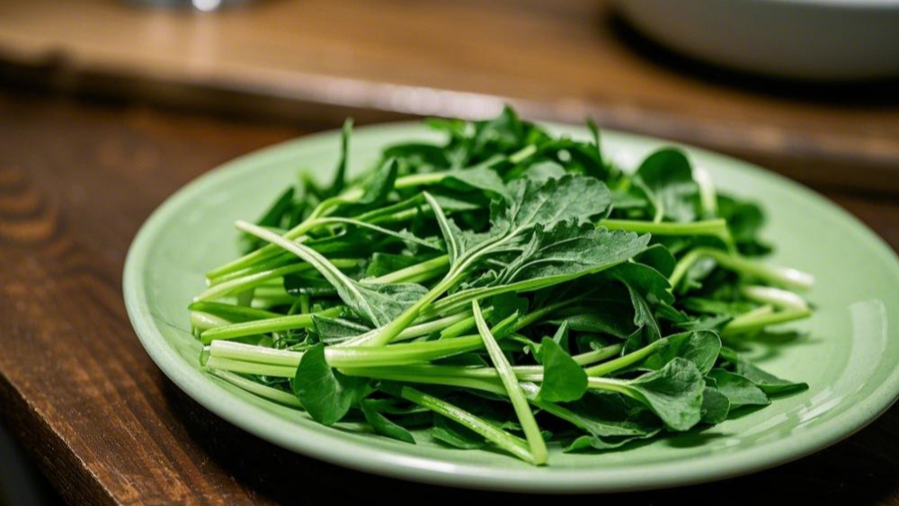 老一辈人经常吃野菜，所以才会更健康？医生：3种野菜千万别乱吃