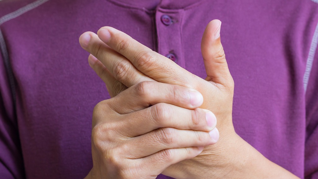 医生提醒：成年人手脚变大、欲望减退、变丑，要警惕垂体瘤来袭