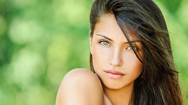 脸颊长斑是什么原因造成的