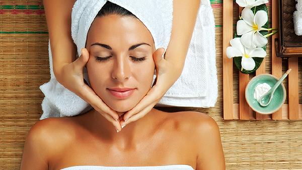 脸两边不对称怎么纠正