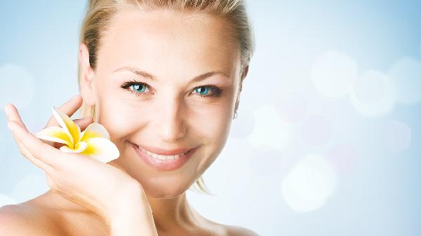 可以用润肤油洗脸吗