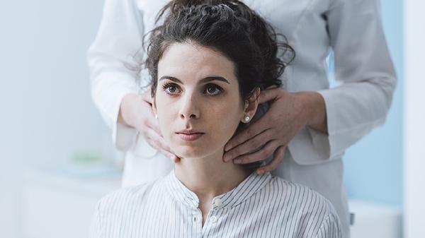 脸上起了密密麻麻的小疙瘩怎么办