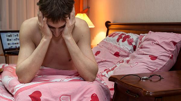 医生忠告：老人失眠别再吃这4种食物，否则睡眠越来越糟！