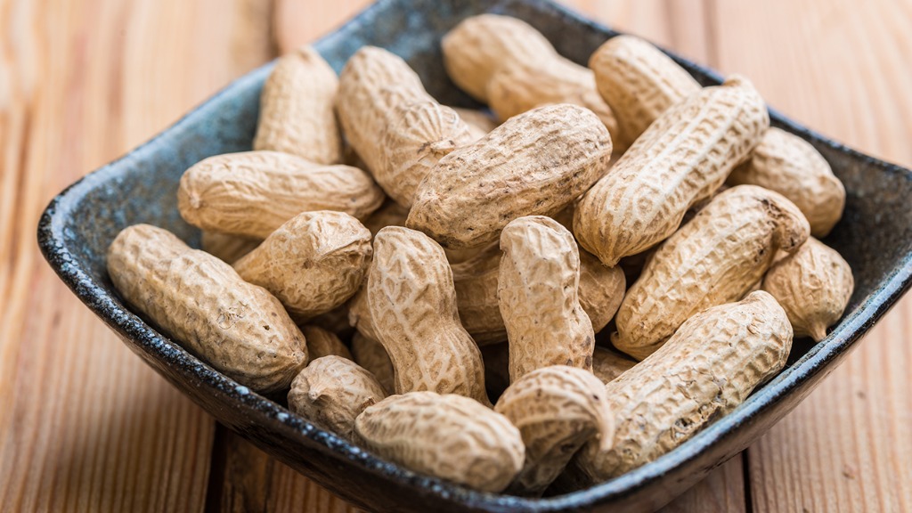 脂肪肝患者必知!这4种食物比花生更伤肝,再吃可能加重病情