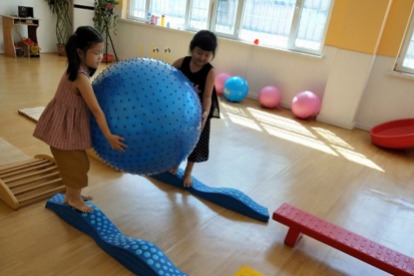 为什么女孩更容易性早.熟?和3个因素有关,有女孩的家庭要注意了