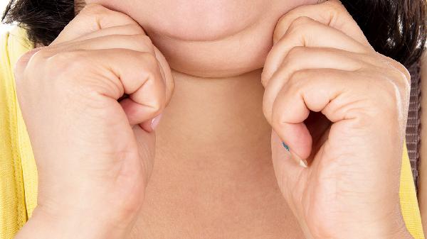 下巴填的不平一个星期内可以再修补吗