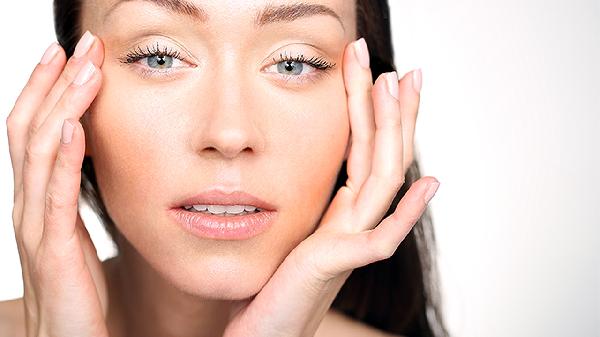 月经没干净可以割双眼皮吗