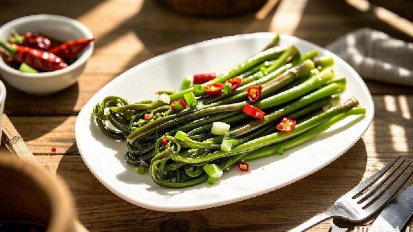 蕨菜到底安不安全?医生揭露真相,别再被谣言误导