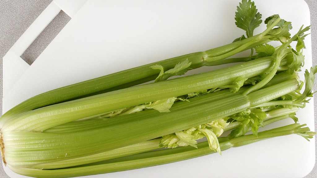 芹菜炒香干这样做，2块钱成本秒变大厨招牌菜