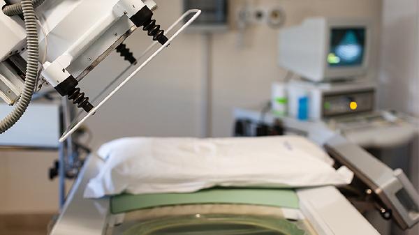 胃癌不止腹痛！医生：口腔若出现6种异样，胃镜别拖延