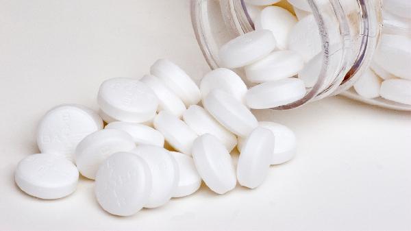 红药片和来曲唑片相互作用吗?