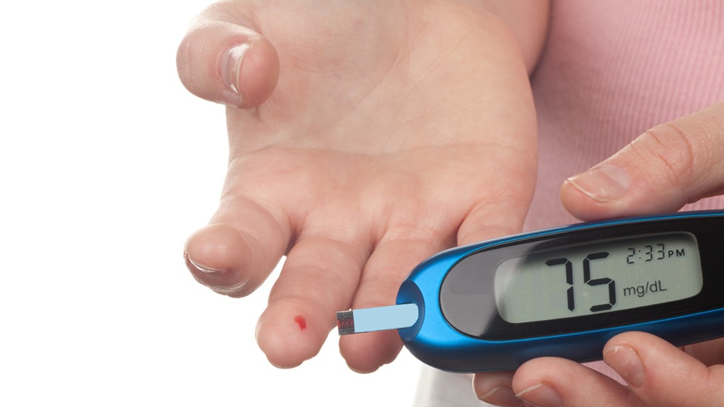 穿袜子也有讲究？这3个习惯让血糖悄悄升高