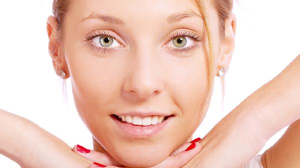 左脸颊长斑的原因分析