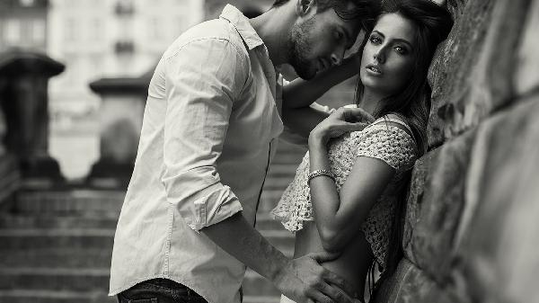 多少中年夫妻在假装恩爱？男人嫌弃你的信号藏不住了