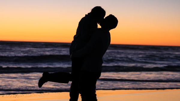 中年婚姻危.机：男人为何对妻子越来越无情？