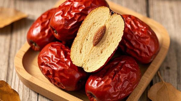 大枣是血栓的“隐藏凶手”？提醒：上了年纪的老人这5物少碰