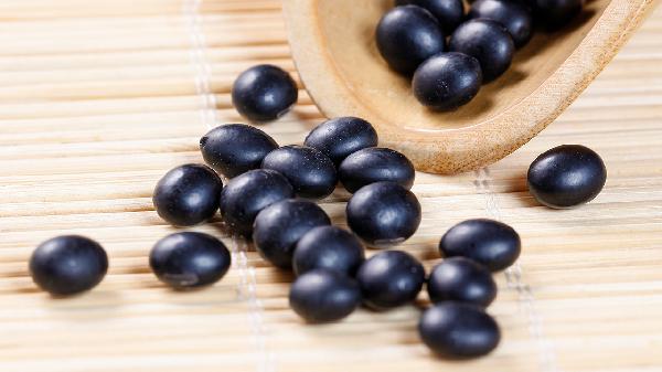 黑豆被称为“黑色黄金”,但营养师提醒:吃黑豆时别犯4个错误