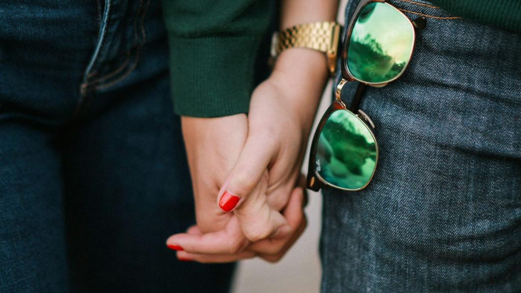 他到底爱不爱你？这几个细节早就暴露了真相