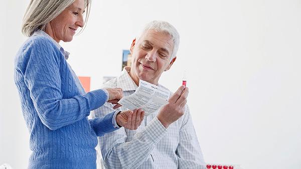 老年人体检发现血压偏高要吃药吗？