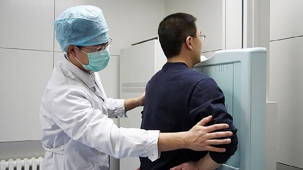 体检发现10mm肺结节要不要紧