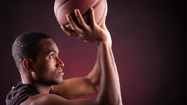 手指被篮球砸肿了怎么办