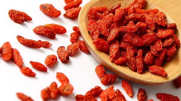 长期吃枸杞，58岁男子肝衰竭抢.救，肝都变成这样了！提醒：枸杞的这种吃法要警惕