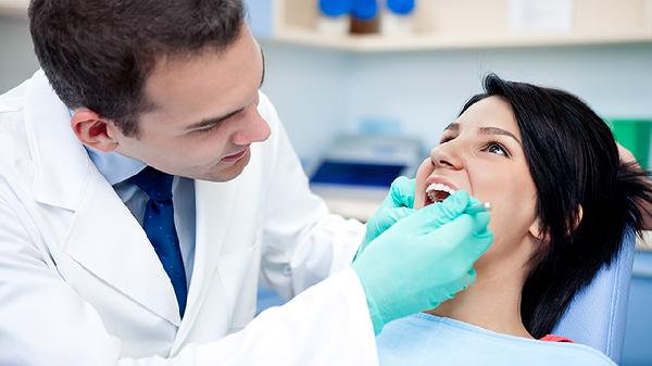 牙肉肿痛吃什么消炎药