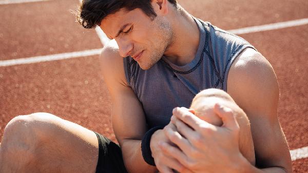 脚扭伤了用什么药好