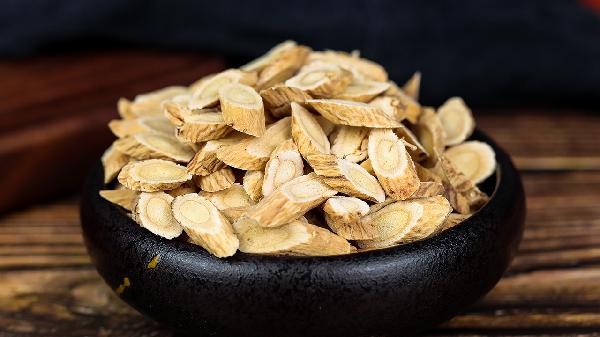 经常喝黄芪水，人为什么会变瘦？医生黄芪水的副作用，不容忽视