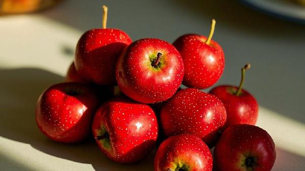 坚持用“山楂干”泡水，或会有几个好处“悄悄来到”，建议早了解