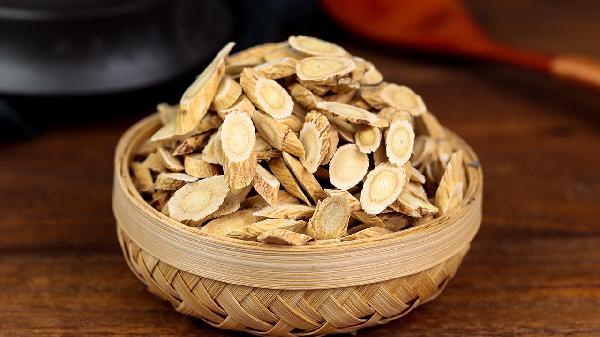 为什么有的人喝黄芪总上火？“黄芪拔肾气”，原因在这里